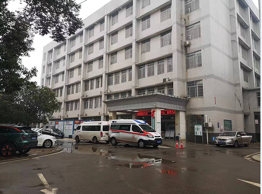 元宵佳节壹号娱乐电源工程师免费为客户设备检修